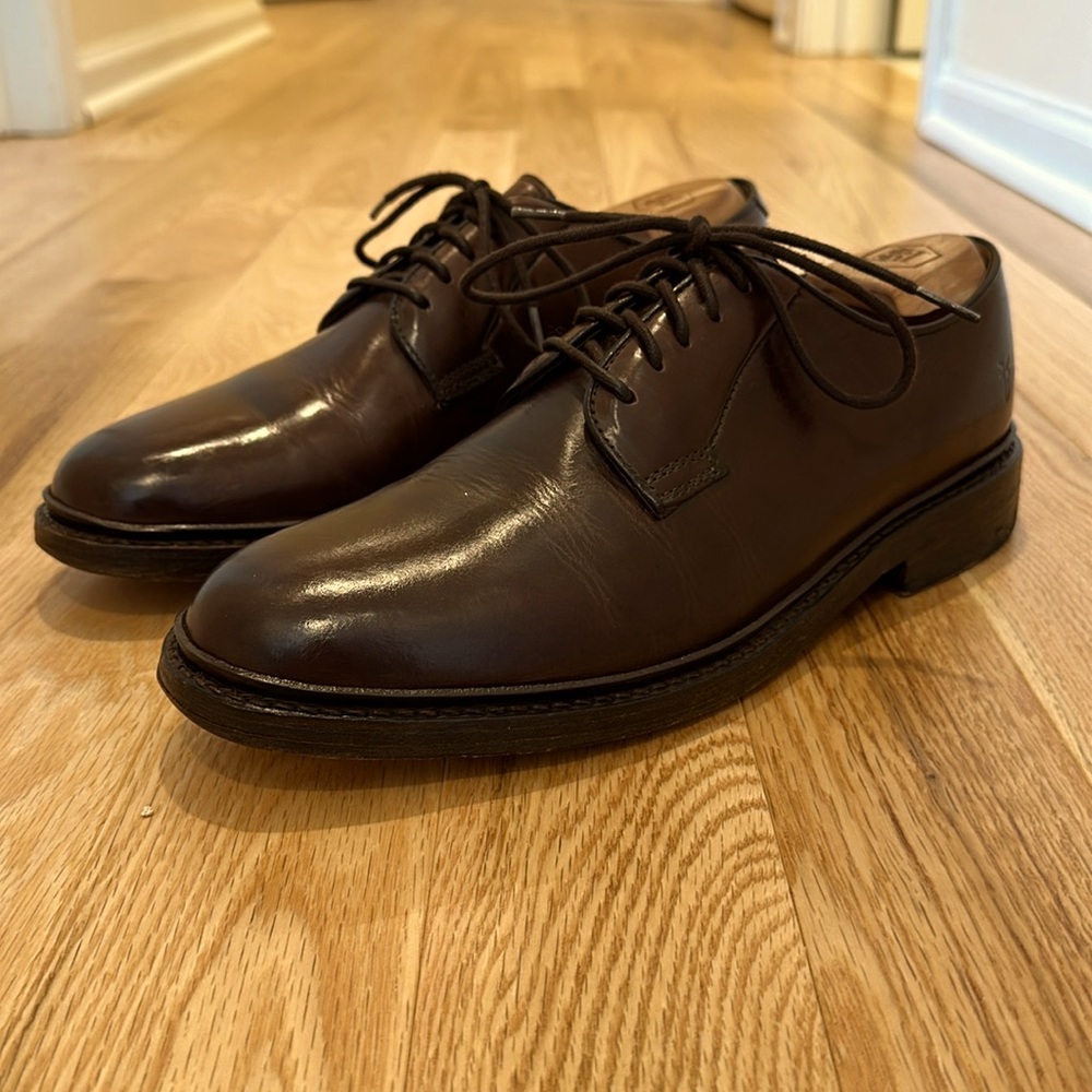 Frye “James” oxfords in excellent condition, size 10.5, dark brown